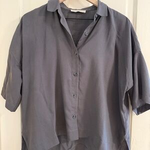 Everlane short sleeve button down shirt, gray, size small